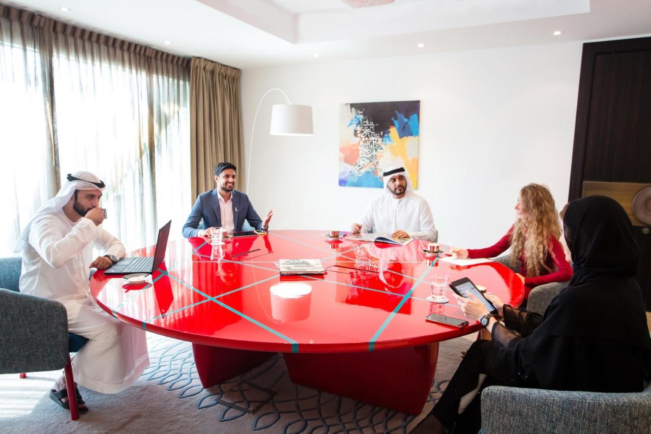 Andaz Capital Gate Abu Dhabi, By Hyatt Hotel Exterior photo A meeting at the office of the Chairman of the Board of the company
