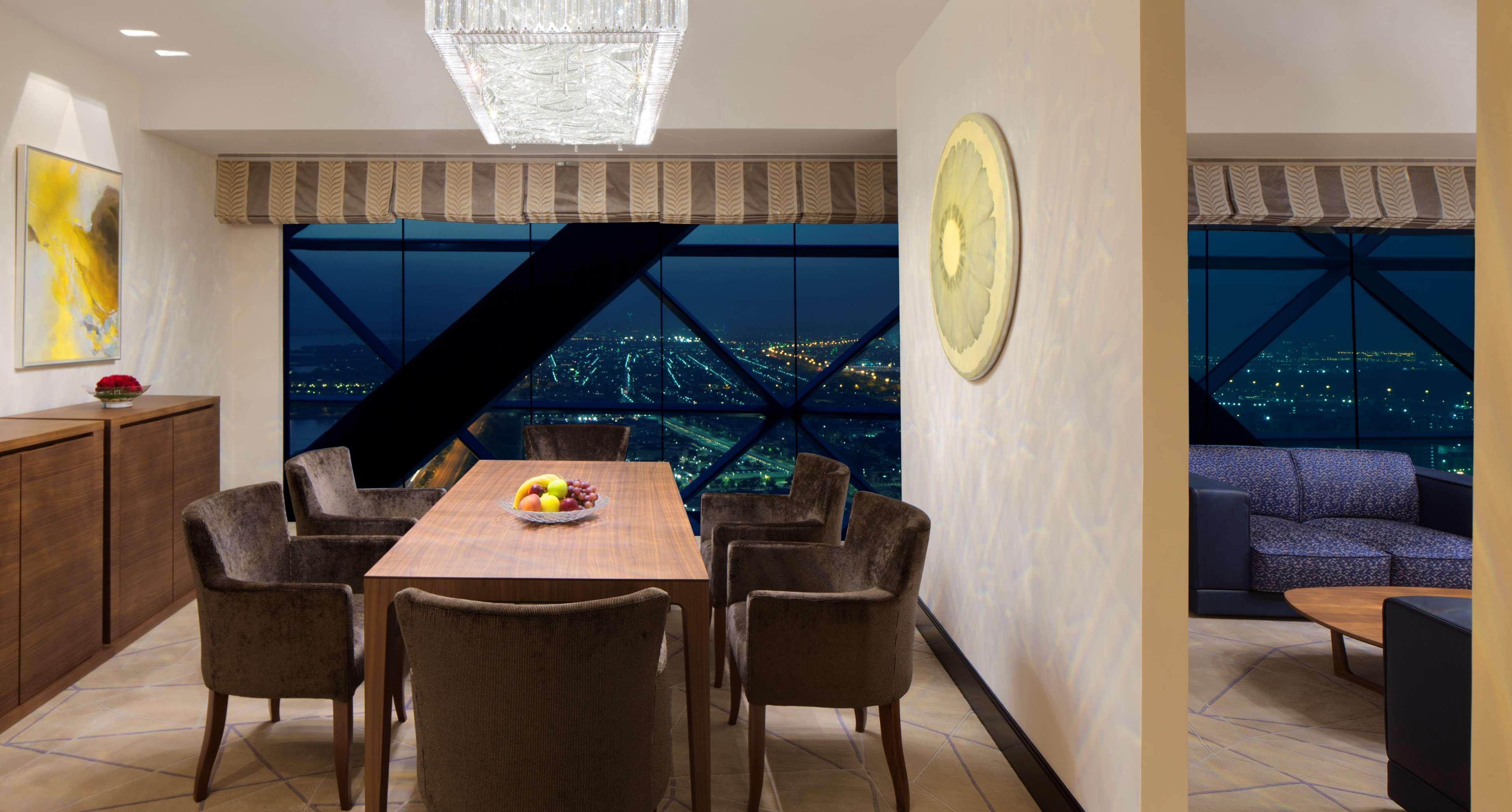 Andaz Capital Gate Abu Dhabi, By Hyatt Hotel Exterior photo A suite at the hotel