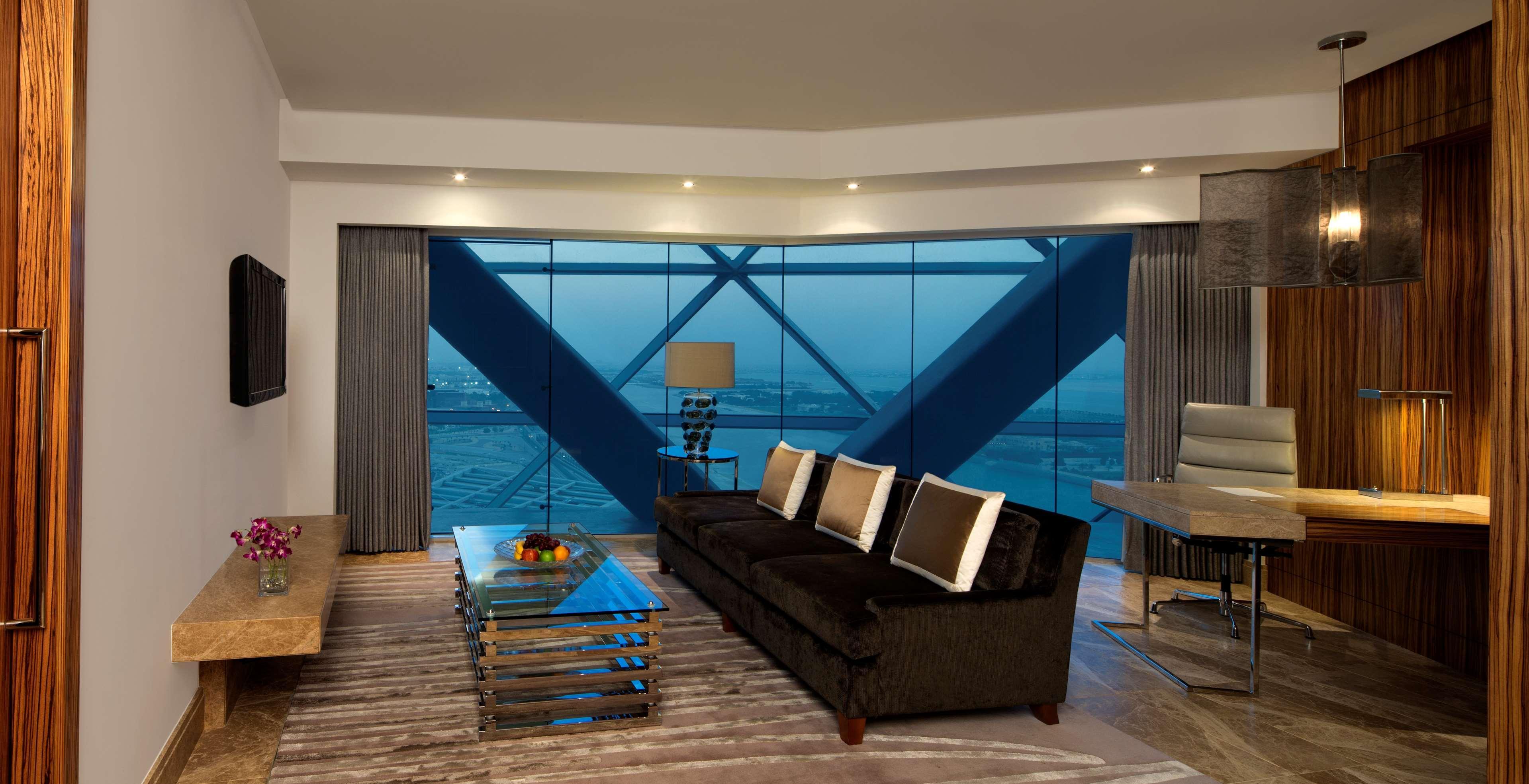 Andaz Capital Gate Abu Dhabi, By Hyatt Hotel Exterior photo A suite at the hotel