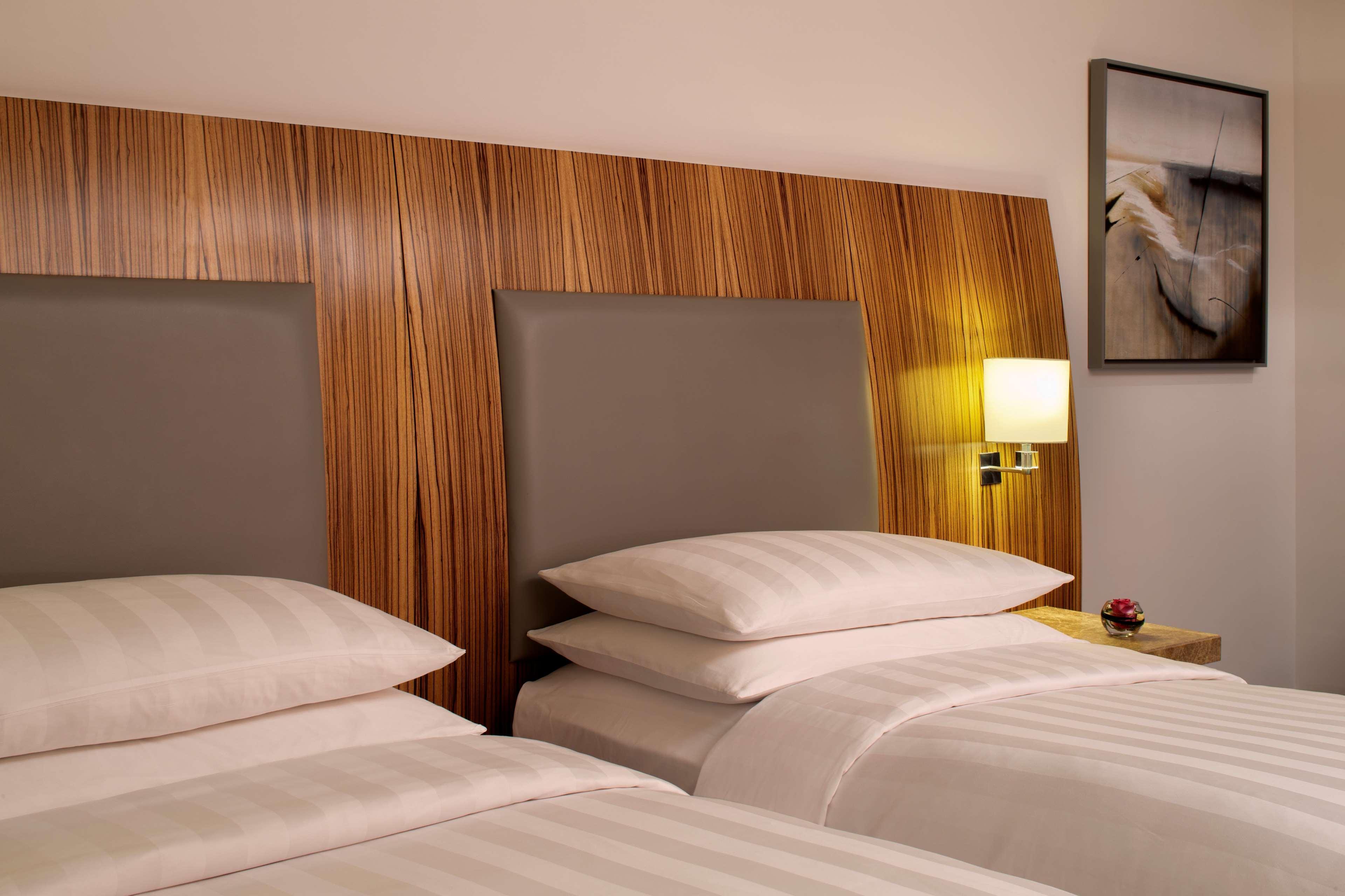 Andaz Capital Gate Abu Dhabi, By Hyatt Hotel Exterior photo A guest room at the hotel
