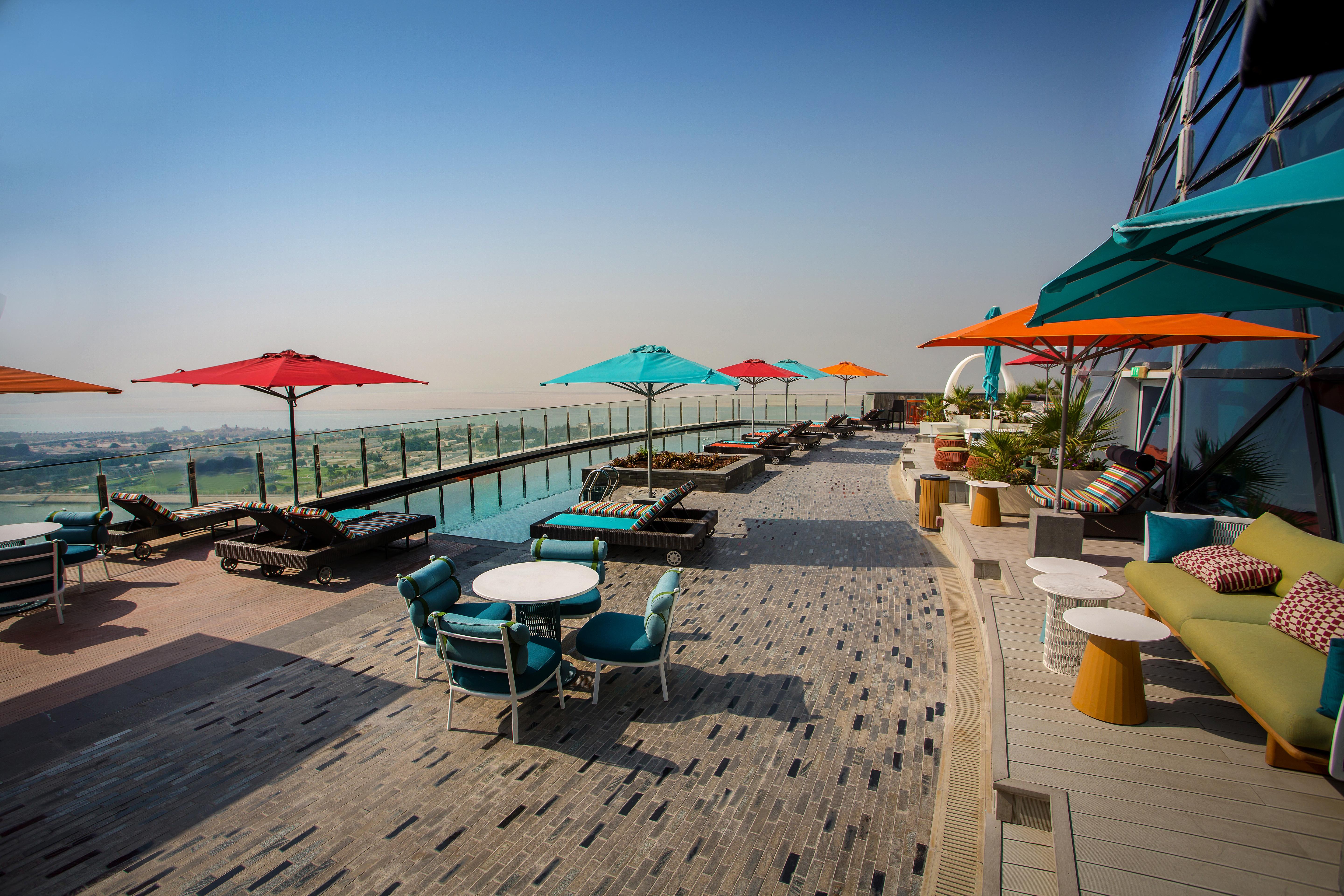 Andaz Capital Gate Abu Dhabi, By Hyatt Hotel Exterior photo The rooftop pool at the hotel
