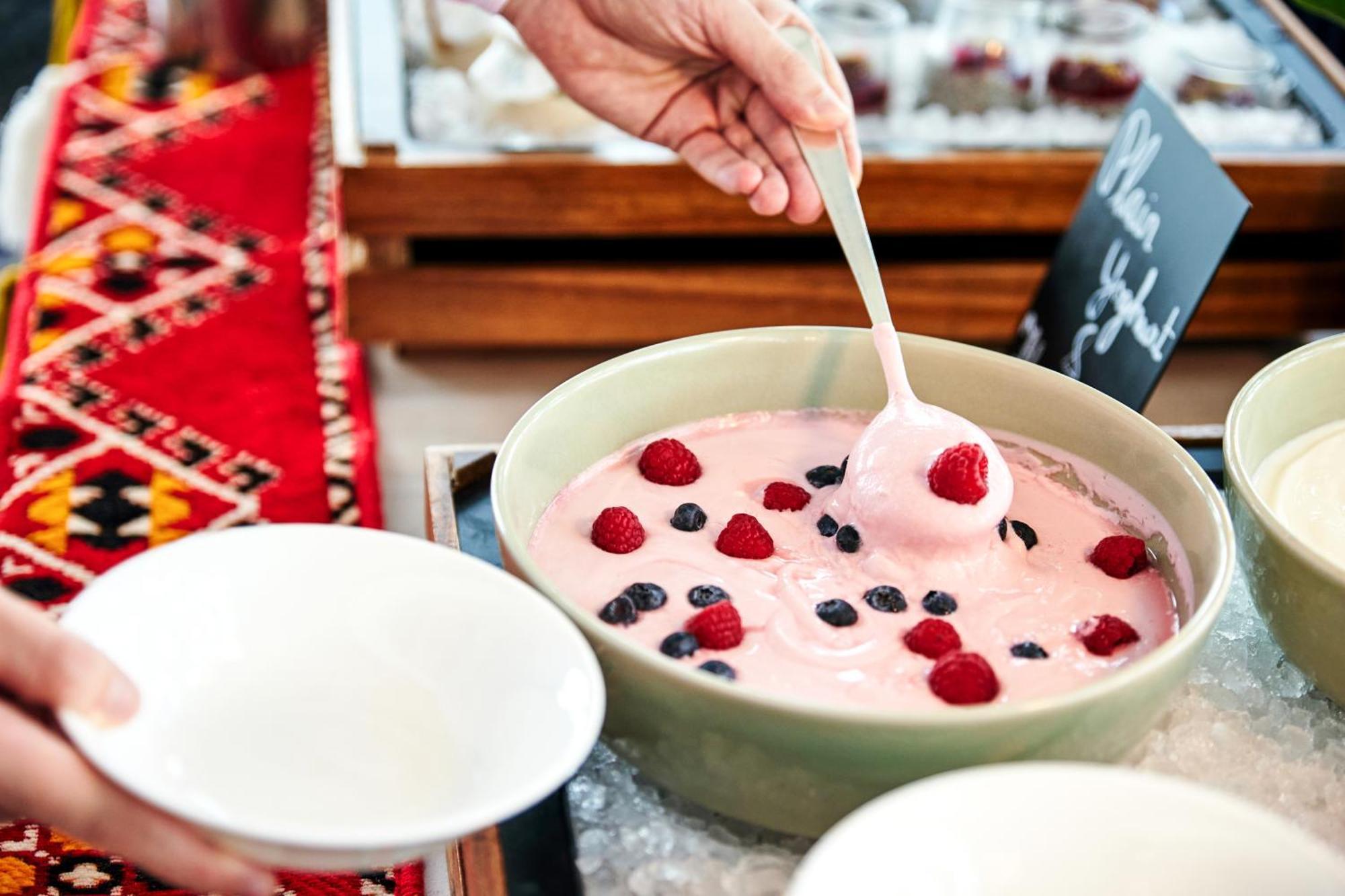 Andaz Capital Gate Abu Dhabi, By Hyatt Hotel Exterior photo A bowl of frozen yogurt with fruit