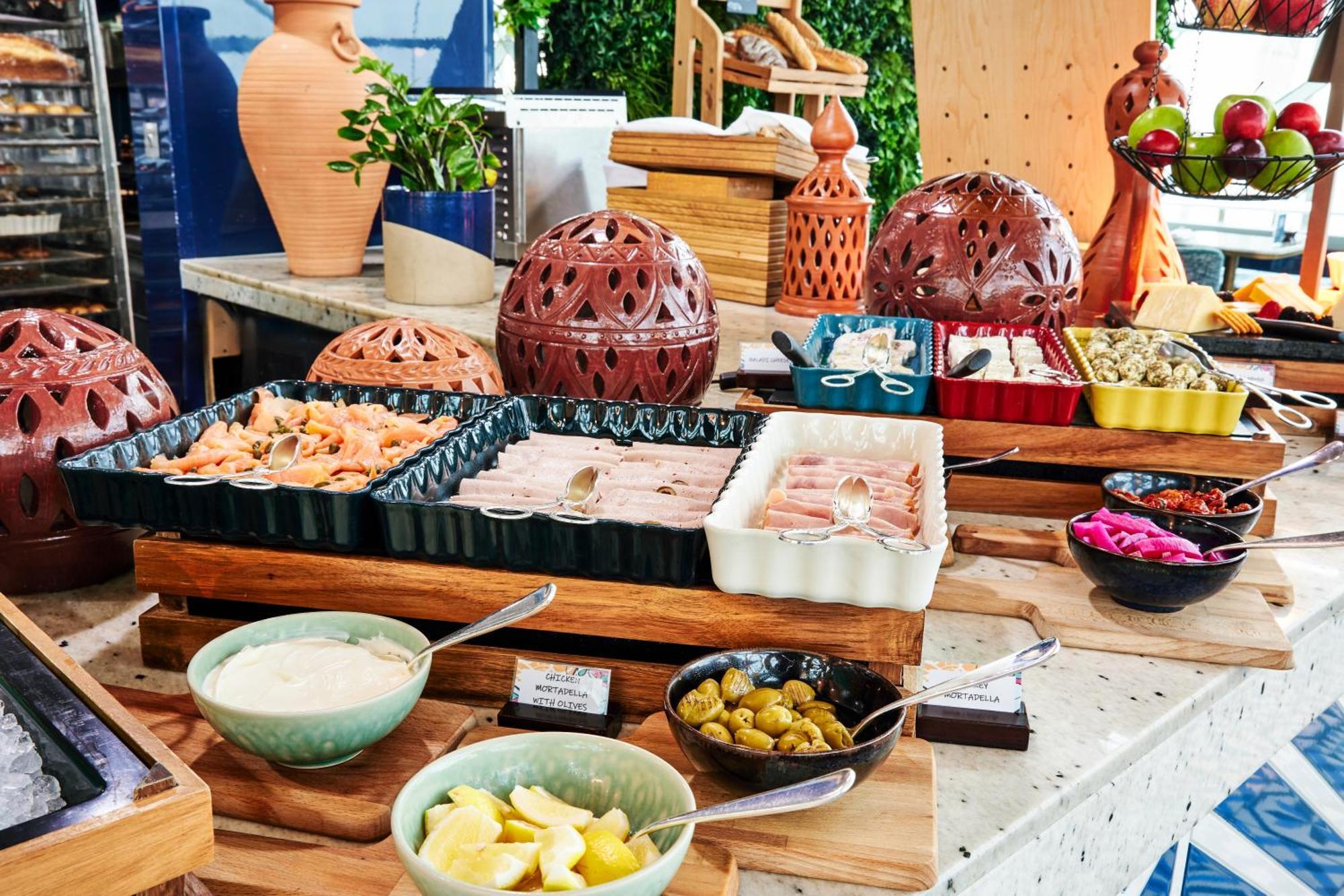 Andaz Capital Gate Abu Dhabi, By Hyatt Hotel Exterior photo A buffet at a hotel