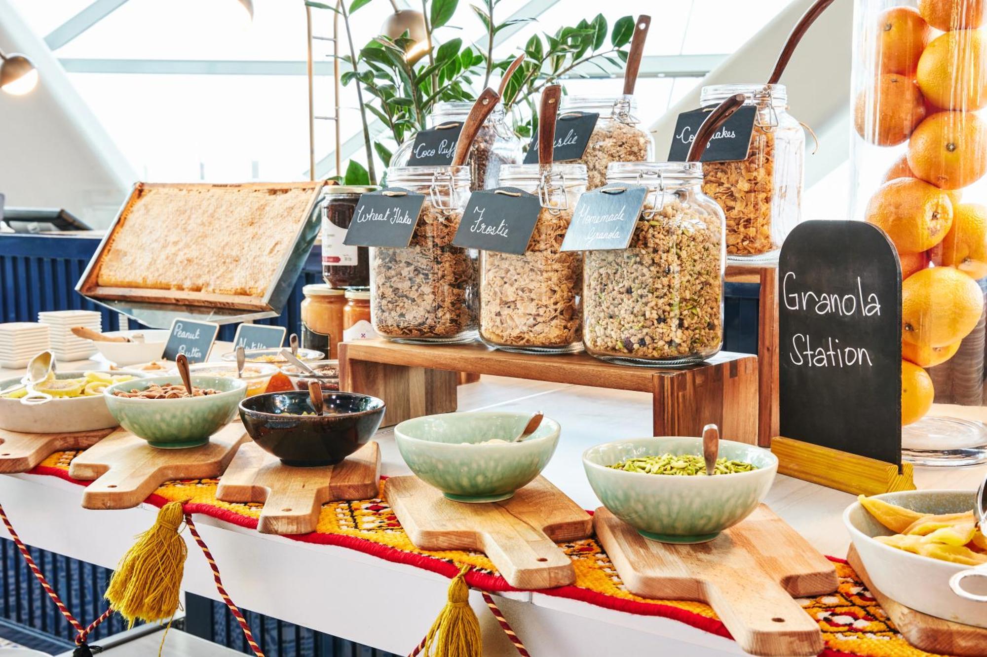 Andaz Capital Gate Abu Dhabi, By Hyatt Hotel Exterior photo A granola bar